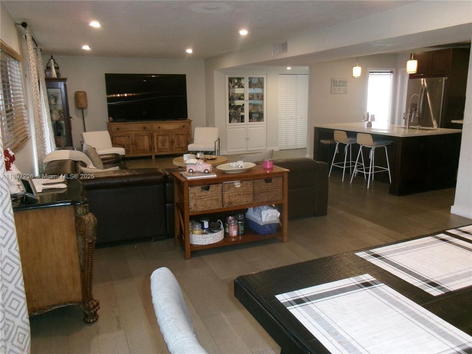 For Sale: $699,000 (3 beds, 2 baths, 1610 Square Feet)