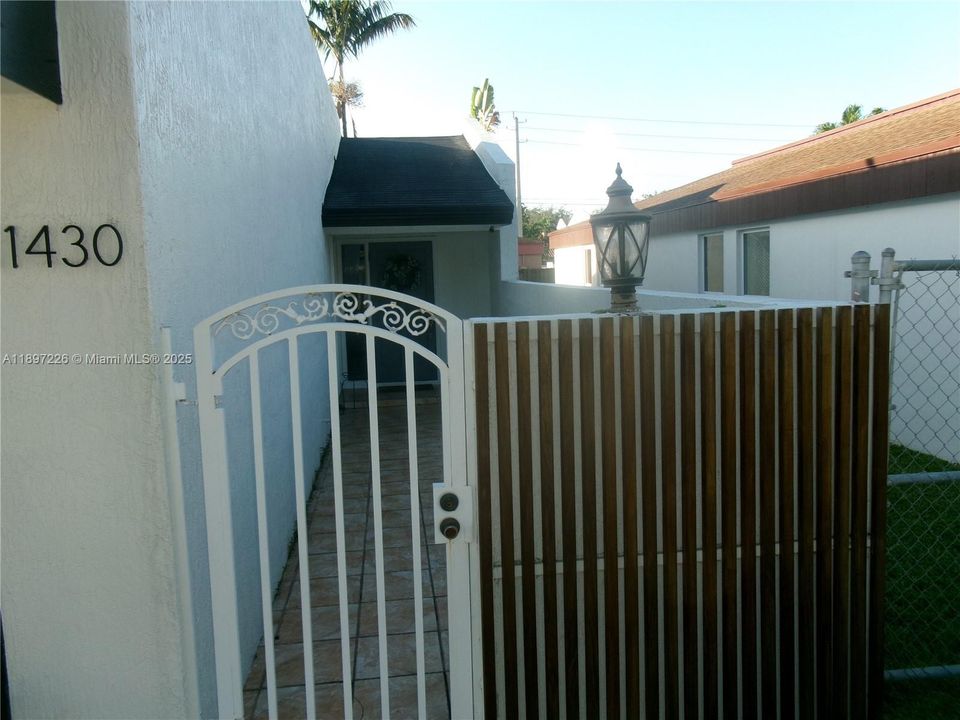 For Sale: $699,000 (3 beds, 2 baths, 1610 Square Feet)