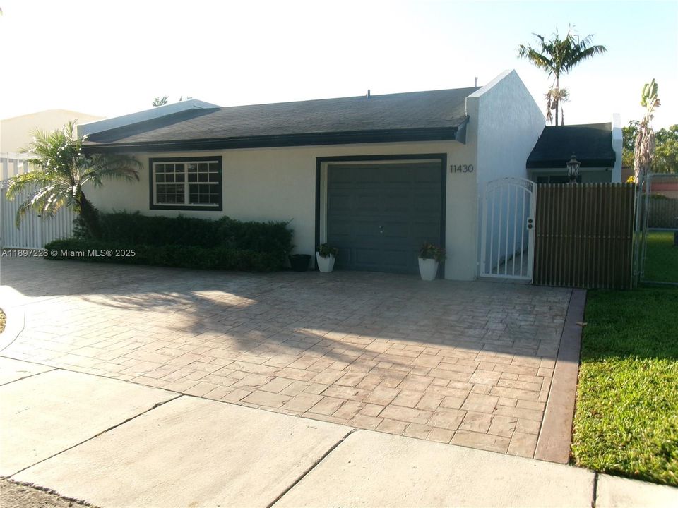 For Sale: $699,000 (3 beds, 2 baths, 1610 Square Feet)