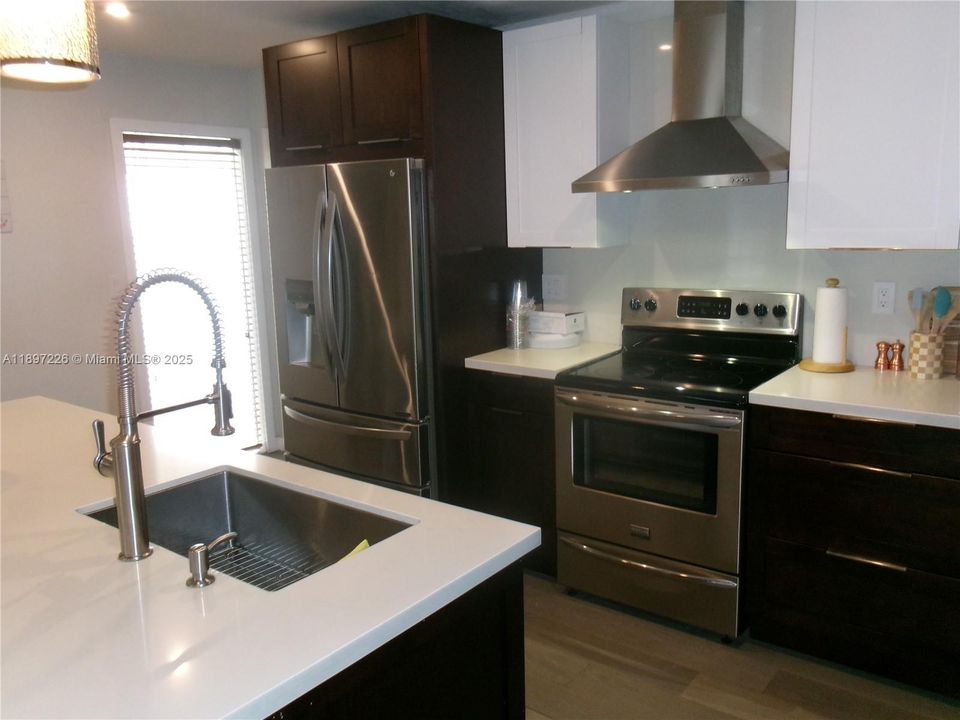 For Sale: $699,000 (3 beds, 2 baths, 1610 Square Feet)