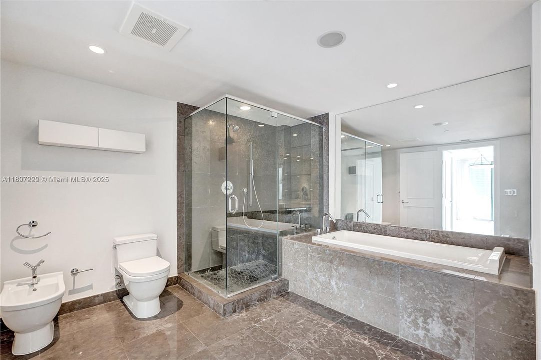 HUGE PRIMARY BATH W/ DOUBLE SINKS, TUB & SHOWER