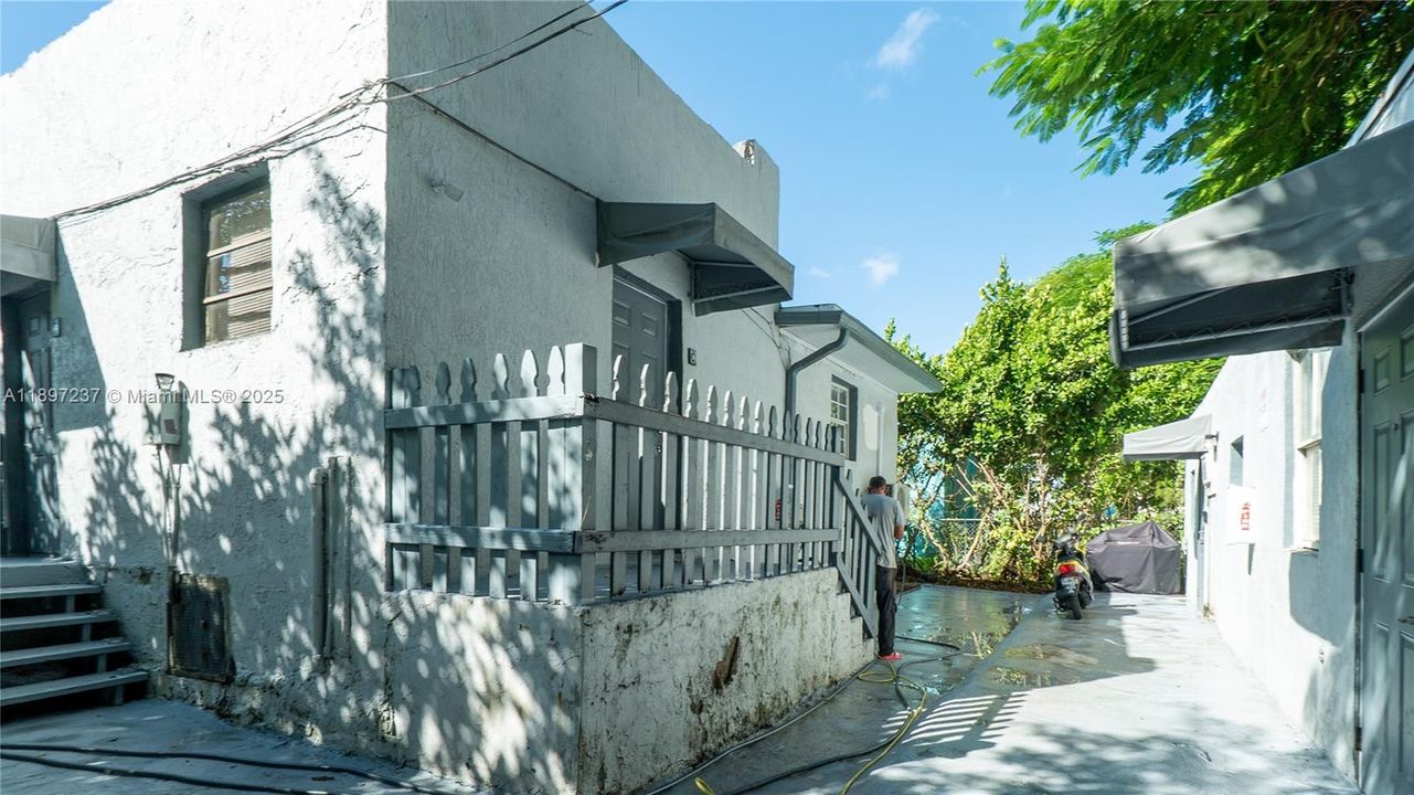 На продажу: $1,250,000 (0 спален, 0 ванн, 2165 Квадратных фут)