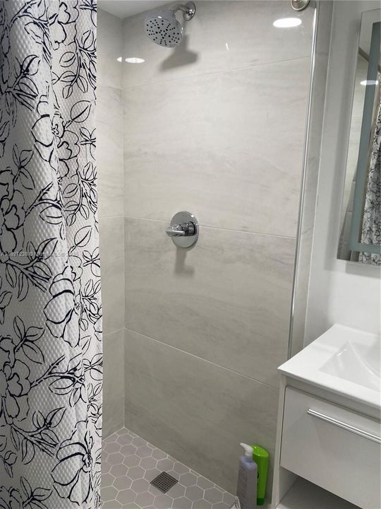 最近租的: $2,050 (1 贝兹, 1 浴室, 500 平方英尺)