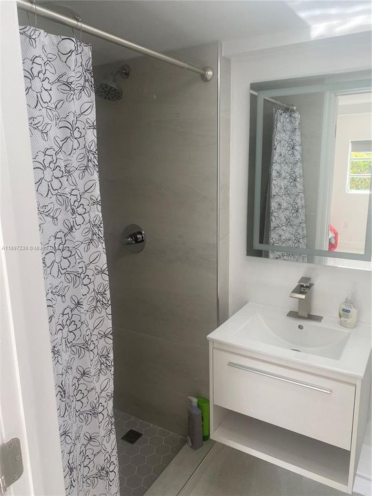 最近租的: $2,050 (1 贝兹, 1 浴室, 500 平方英尺)