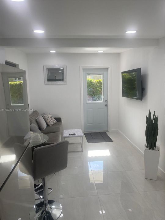 最近租的: $2,050 (1 贝兹, 1 浴室, 500 平方英尺)