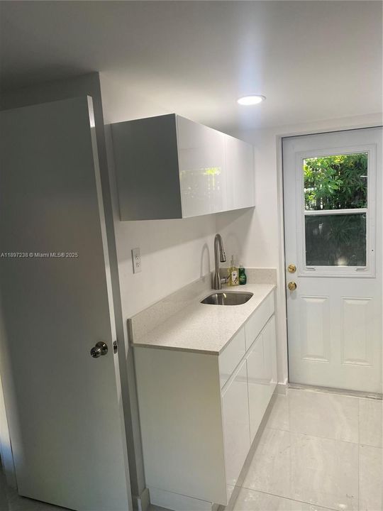 最近租的: $2,050 (1 贝兹, 1 浴室, 500 平方英尺)