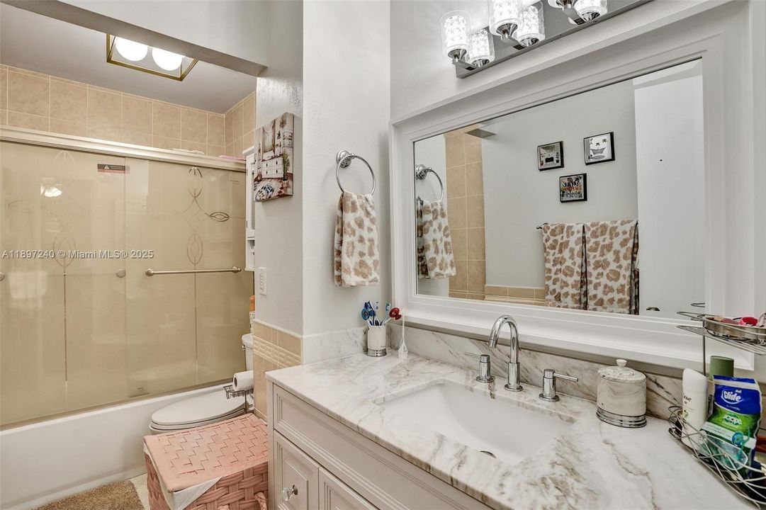 For Sale: $390,000 (3 beds, 3 baths, 1311 Square Feet)