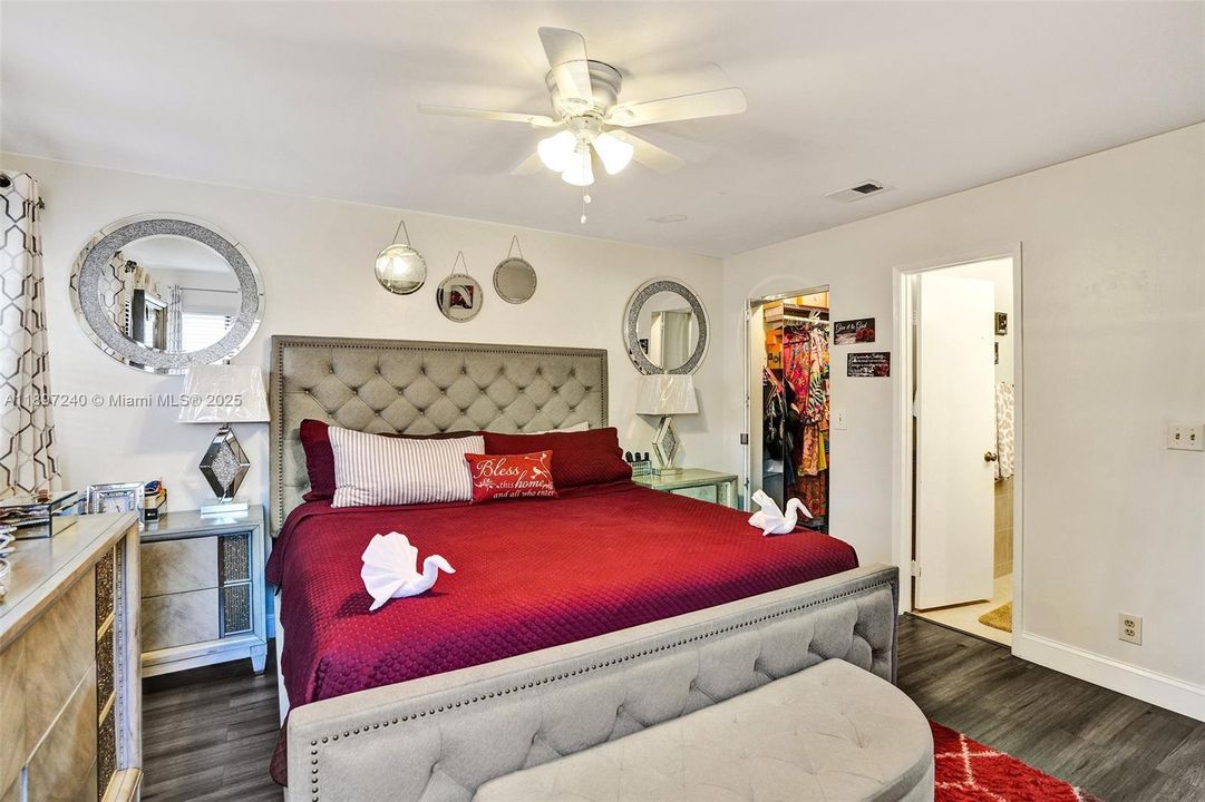 For Sale: $390,000 (3 beds, 3 baths, 1311 Square Feet)