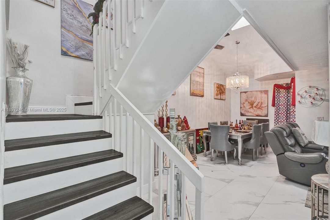 For Sale: $390,000 (3 beds, 3 baths, 1311 Square Feet)