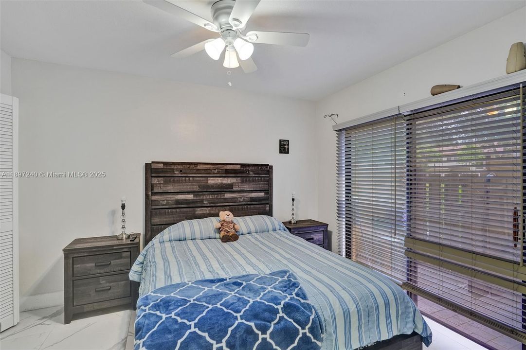 For Sale: $390,000 (3 beds, 3 baths, 1311 Square Feet)