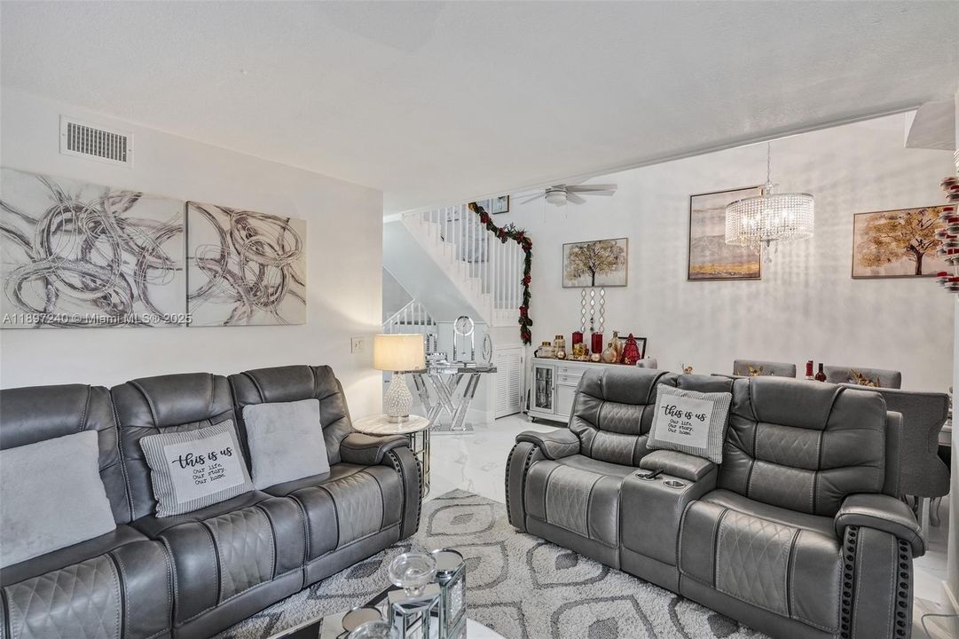 For Sale: $390,000 (3 beds, 3 baths, 1311 Square Feet)