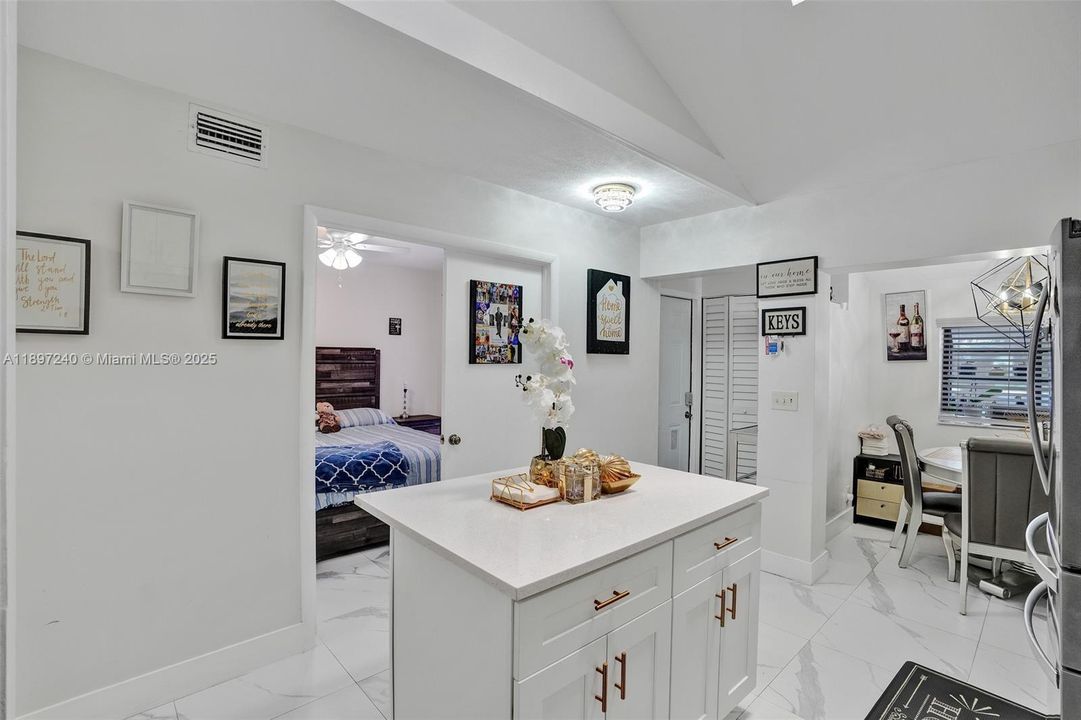 For Sale: $390,000 (3 beds, 3 baths, 1311 Square Feet)