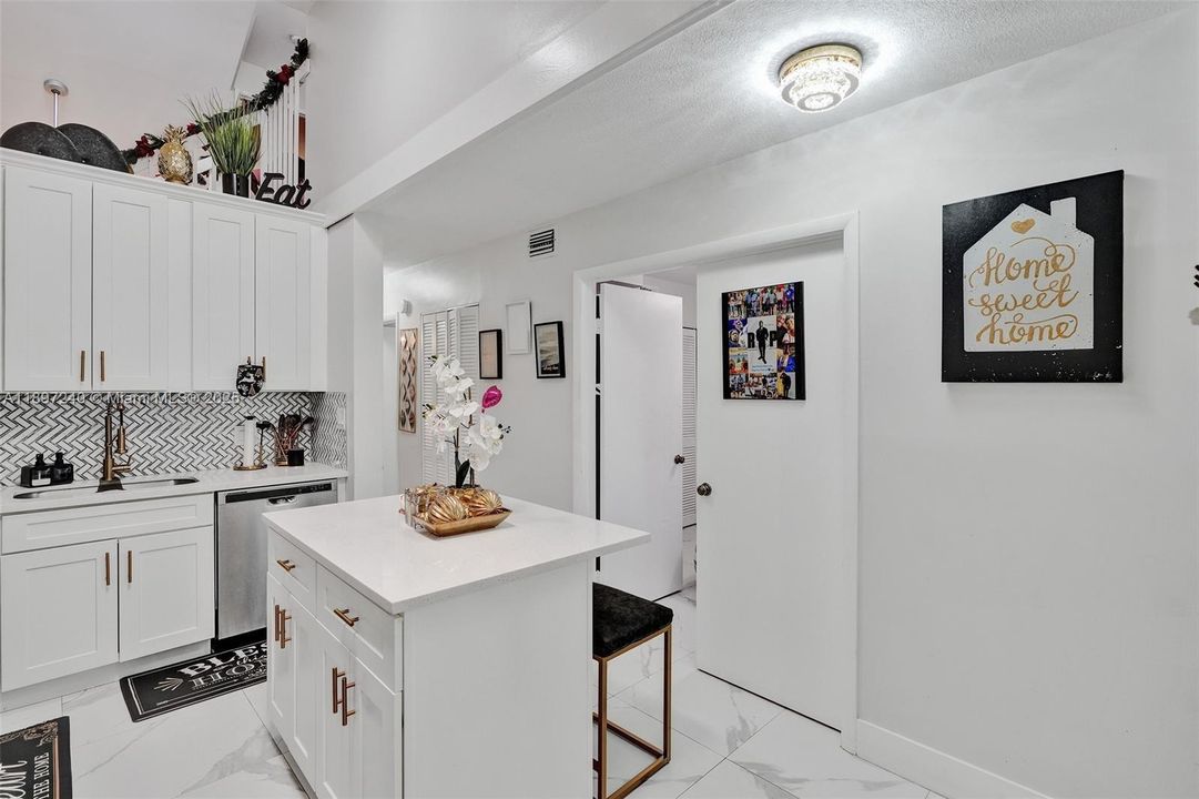 For Sale: $390,000 (3 beds, 3 baths, 1311 Square Feet)