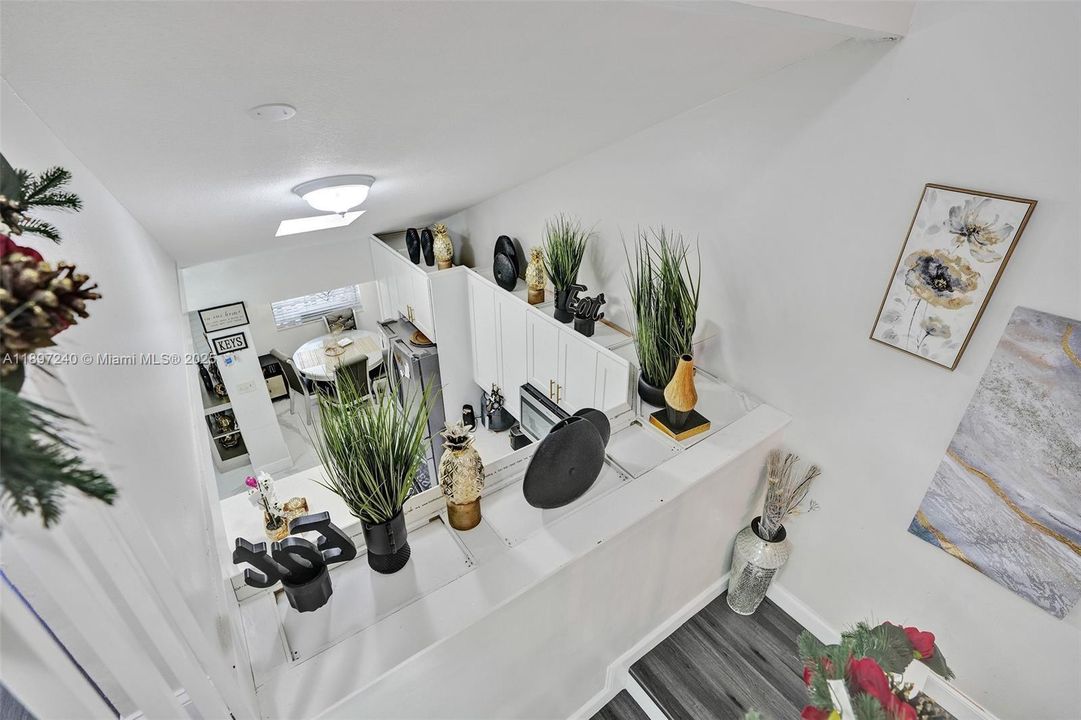 For Sale: $390,000 (3 beds, 3 baths, 1311 Square Feet)