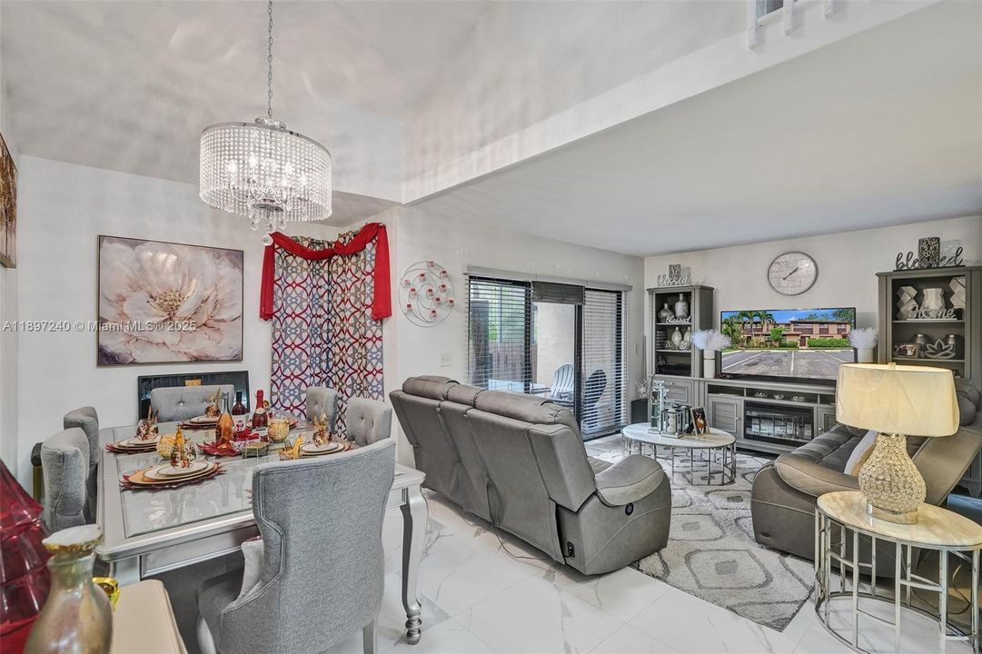 For Sale: $390,000 (3 beds, 3 baths, 1311 Square Feet)