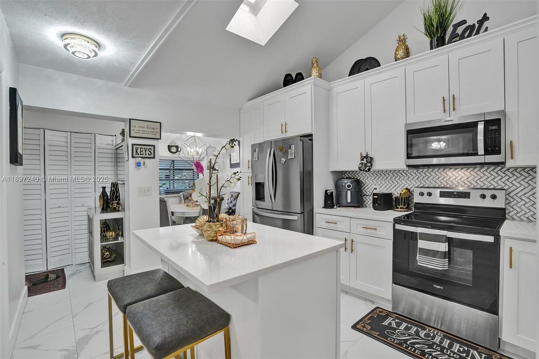 For Sale: $390,000 (3 beds, 3 baths, 1311 Square Feet)