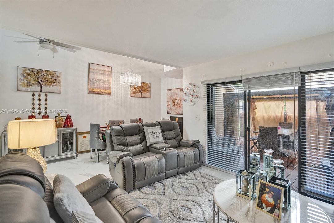 For Sale: $390,000 (3 beds, 3 baths, 1311 Square Feet)