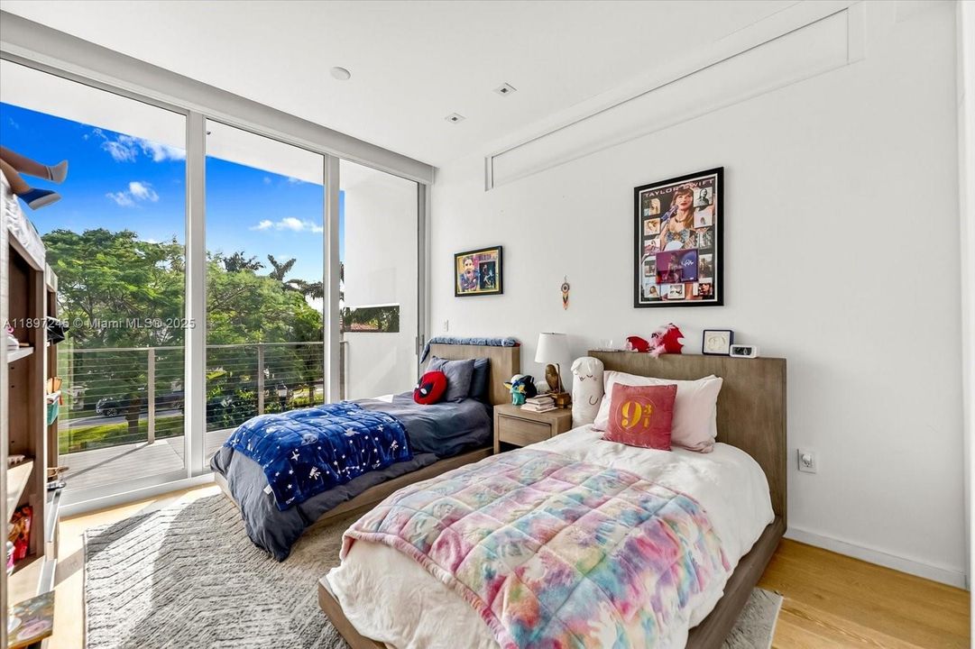 待售: $7,000,000 (6 贝兹, 6 浴室, 4385 平方英尺)