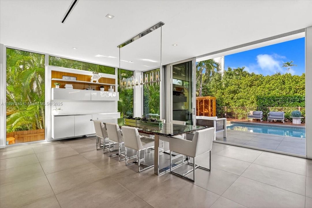 待售: $7,000,000 (6 贝兹, 6 浴室, 4385 平方英尺)