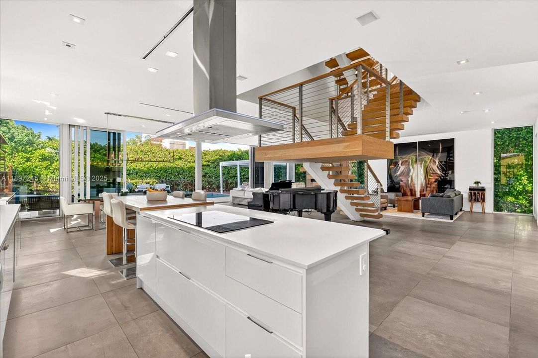 待售: $7,000,000 (6 贝兹, 6 浴室, 4385 平方英尺)