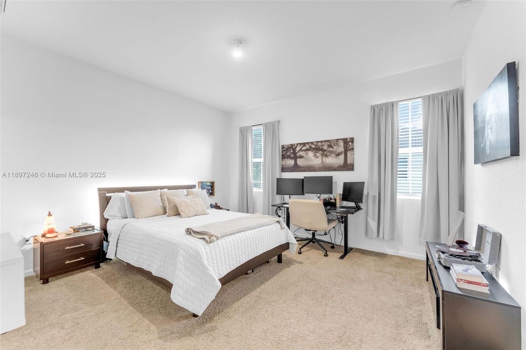 Active With Contract: $352,900 (3 beds, 2 baths, 1731 Square Feet)