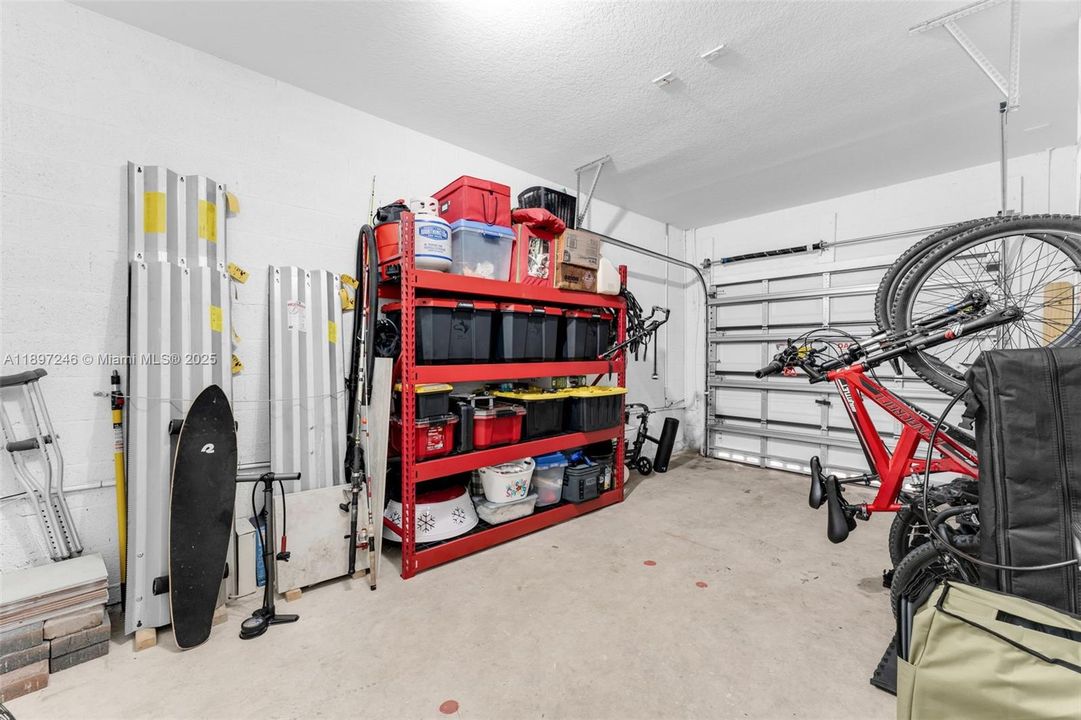 Active With Contract: $352,900 (3 beds, 2 baths, 1731 Square Feet)