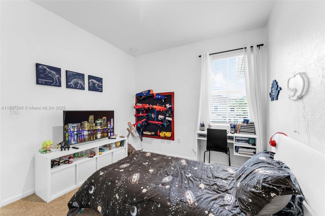 Active With Contract: $352,900 (3 beds, 2 baths, 1731 Square Feet)