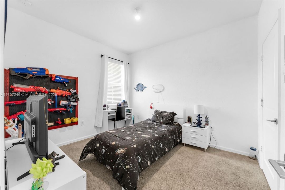 Active With Contract: $352,900 (3 beds, 2 baths, 1731 Square Feet)