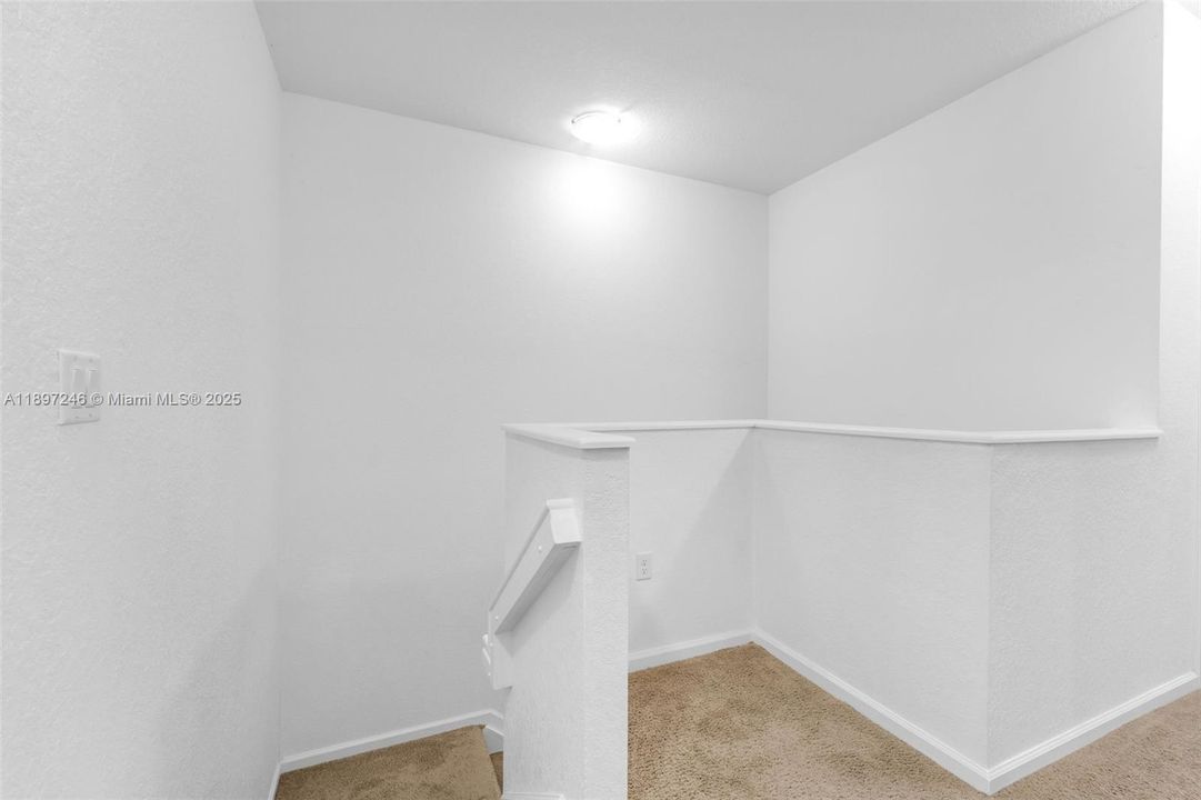 Active With Contract: $352,900 (3 beds, 2 baths, 1731 Square Feet)