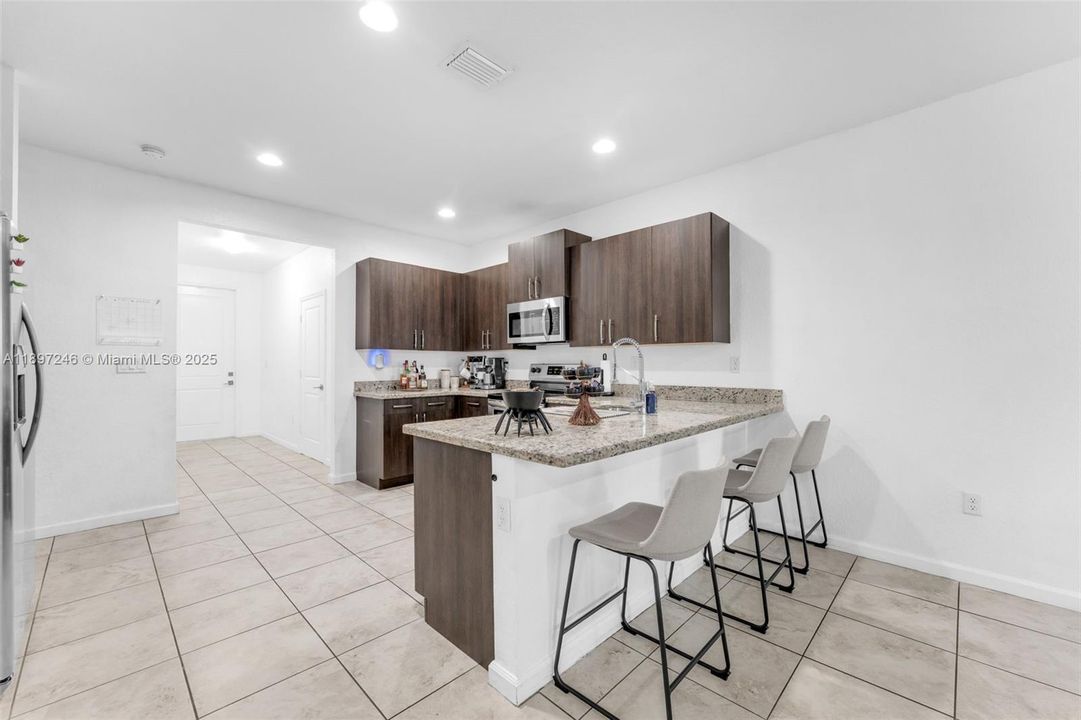 Active With Contract: $352,900 (3 beds, 2 baths, 1731 Square Feet)