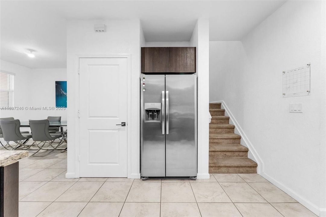 Active With Contract: $352,900 (3 beds, 2 baths, 1731 Square Feet)