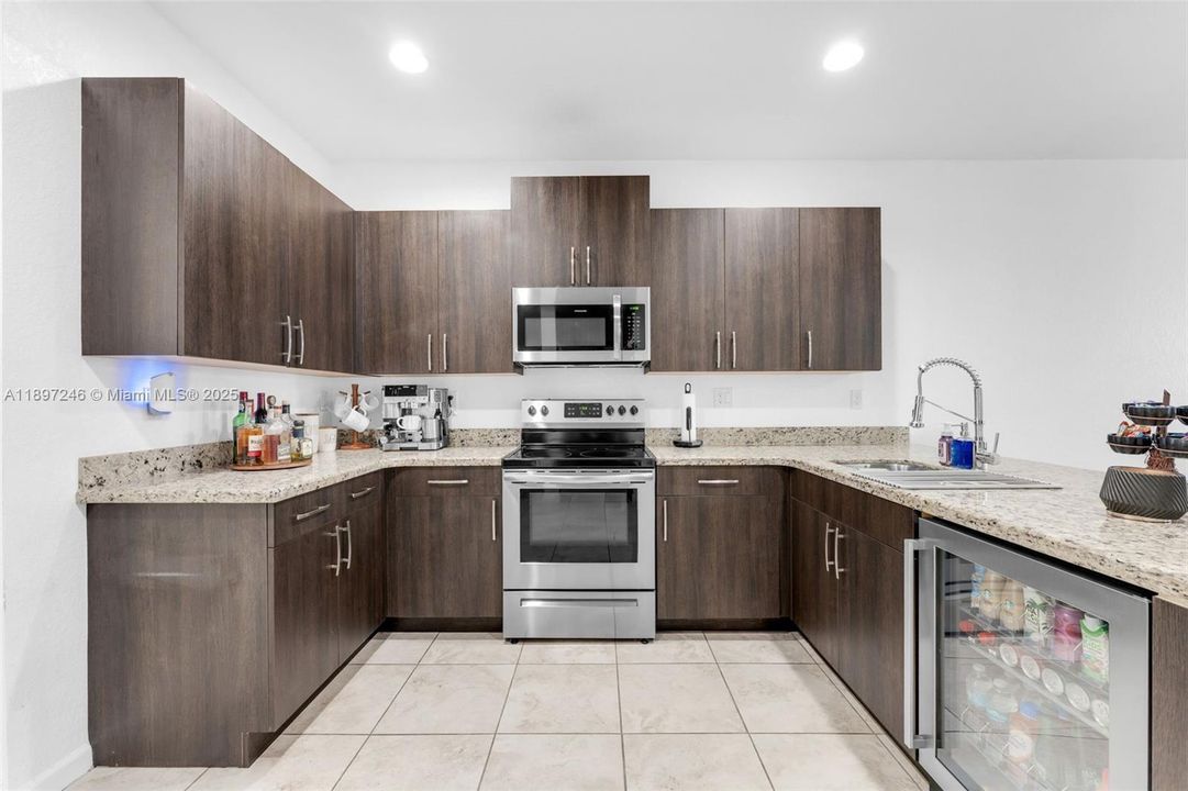 Active With Contract: $352,900 (3 beds, 2 baths, 1731 Square Feet)