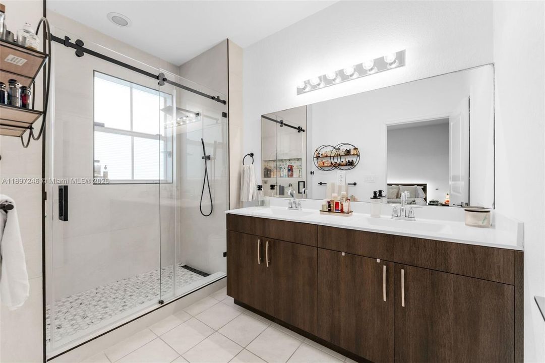 Active With Contract: $352,900 (3 beds, 2 baths, 1731 Square Feet)