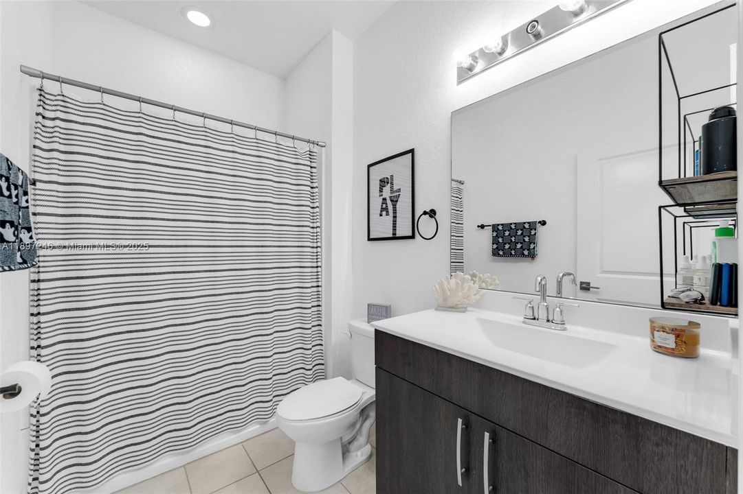 Active With Contract: $352,900 (3 beds, 2 baths, 1731 Square Feet)