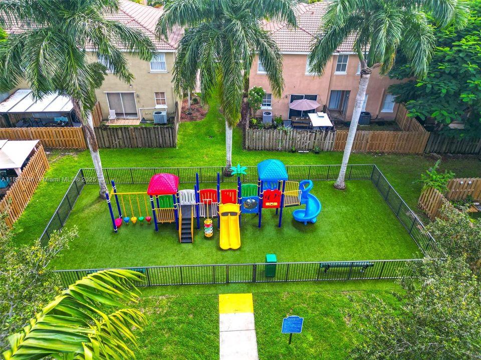 Active With Contract: $352,900 (3 beds, 2 baths, 1731 Square Feet)