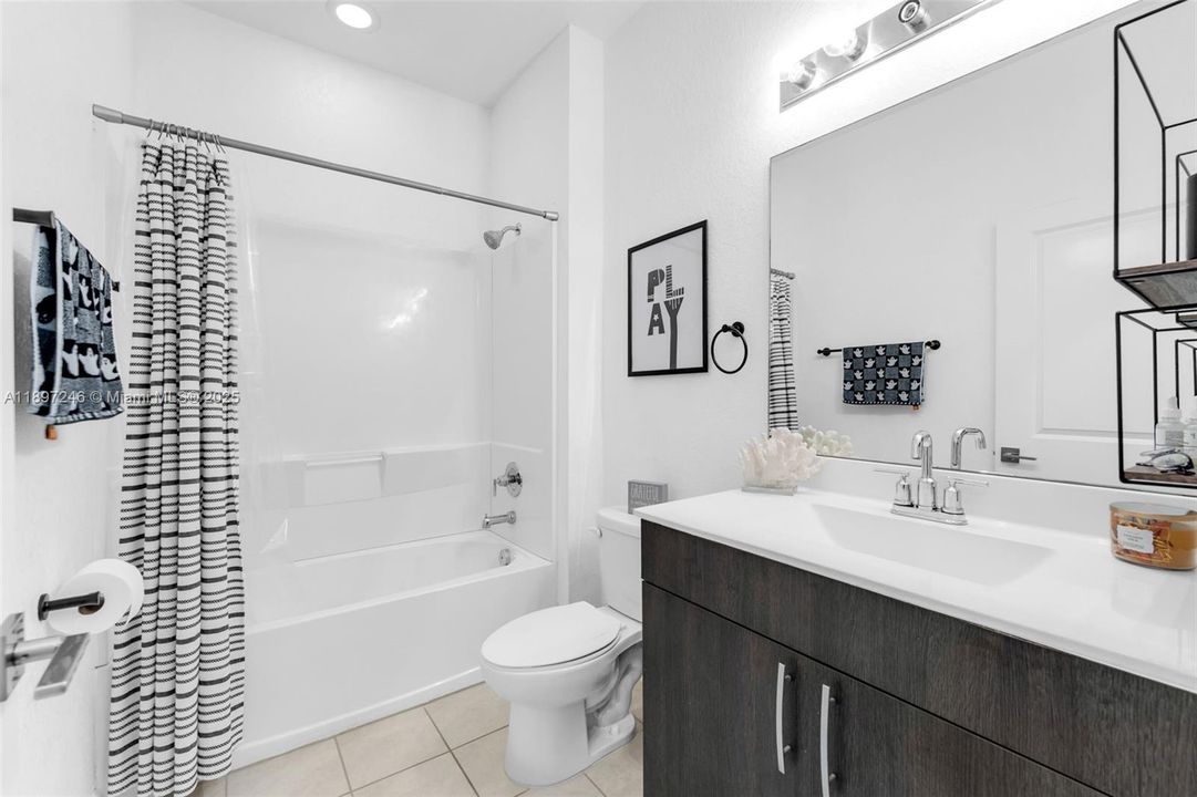 Active With Contract: $352,900 (3 beds, 2 baths, 1731 Square Feet)