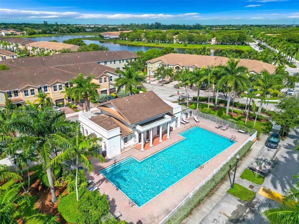 Active With Contract: $352,900 (3 beds, 2 baths, 1731 Square Feet)