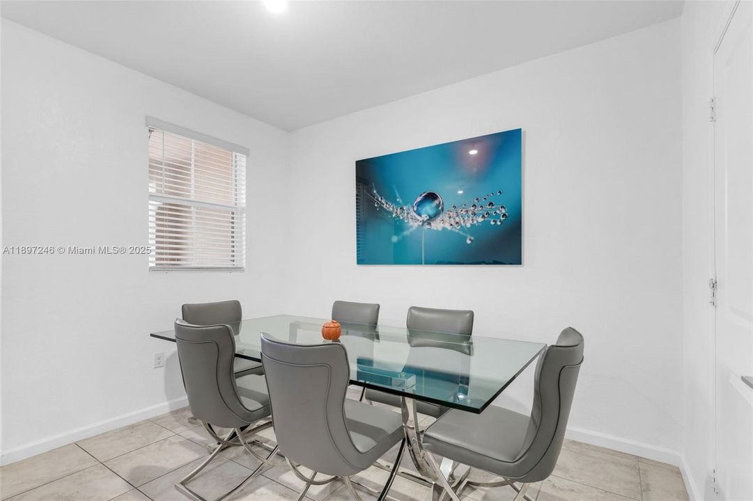 Active With Contract: $352,900 (3 beds, 2 baths, 1731 Square Feet)