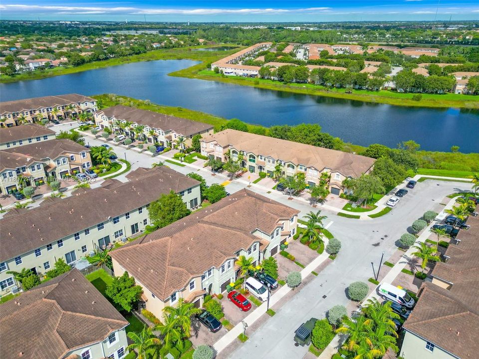 Active With Contract: $352,900 (3 beds, 2 baths, 1731 Square Feet)