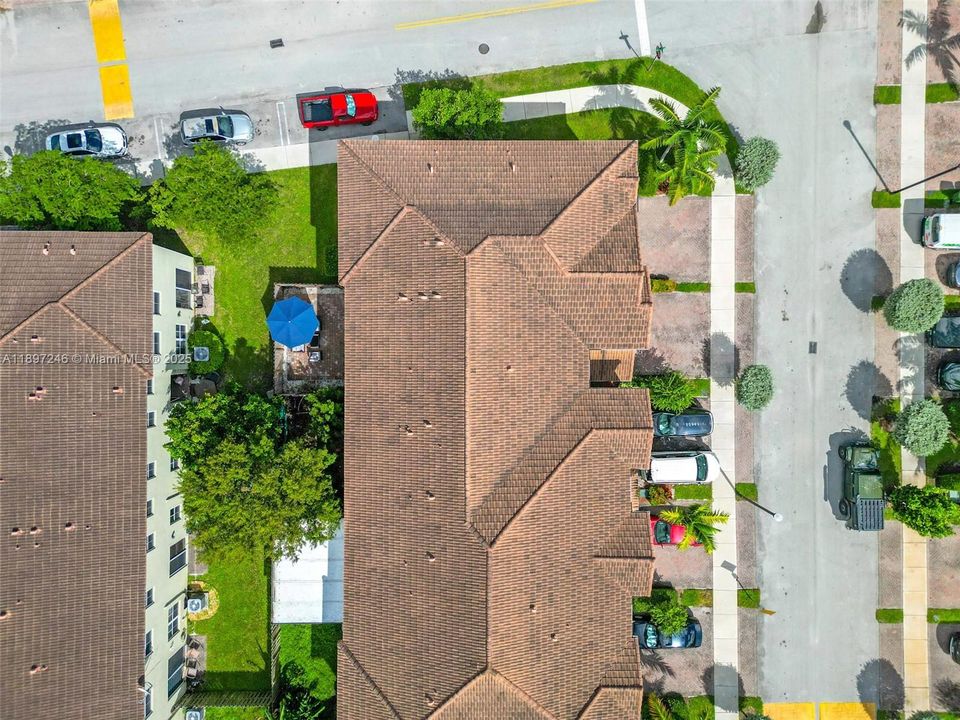 Active With Contract: $352,900 (3 beds, 2 baths, 1731 Square Feet)