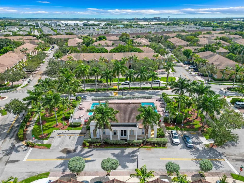 Active With Contract: $352,900 (3 beds, 2 baths, 1731 Square Feet)