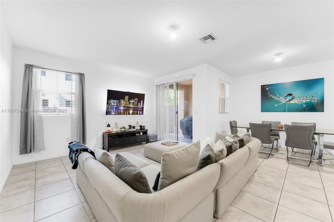 Active With Contract: $352,900 (3 beds, 2 baths, 1731 Square Feet)