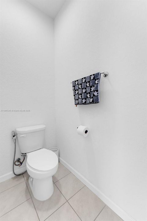 Active With Contract: $352,900 (3 beds, 2 baths, 1731 Square Feet)