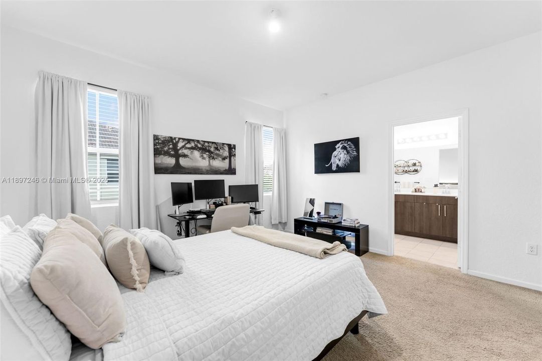 Active With Contract: $352,900 (3 beds, 2 baths, 1731 Square Feet)