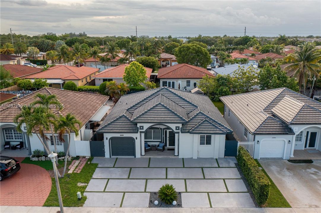 Recently Rented: $3,800 (3 beds, 2 baths, 1486 Square Feet)