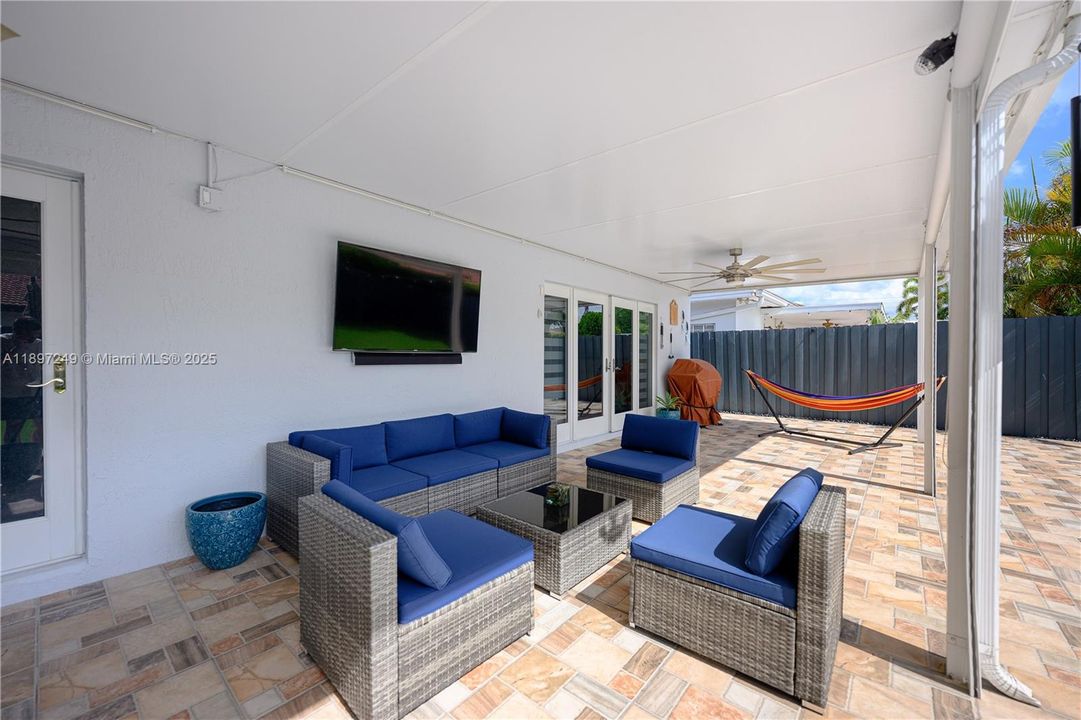 Recently Rented: $3,800 (3 beds, 2 baths, 1486 Square Feet)