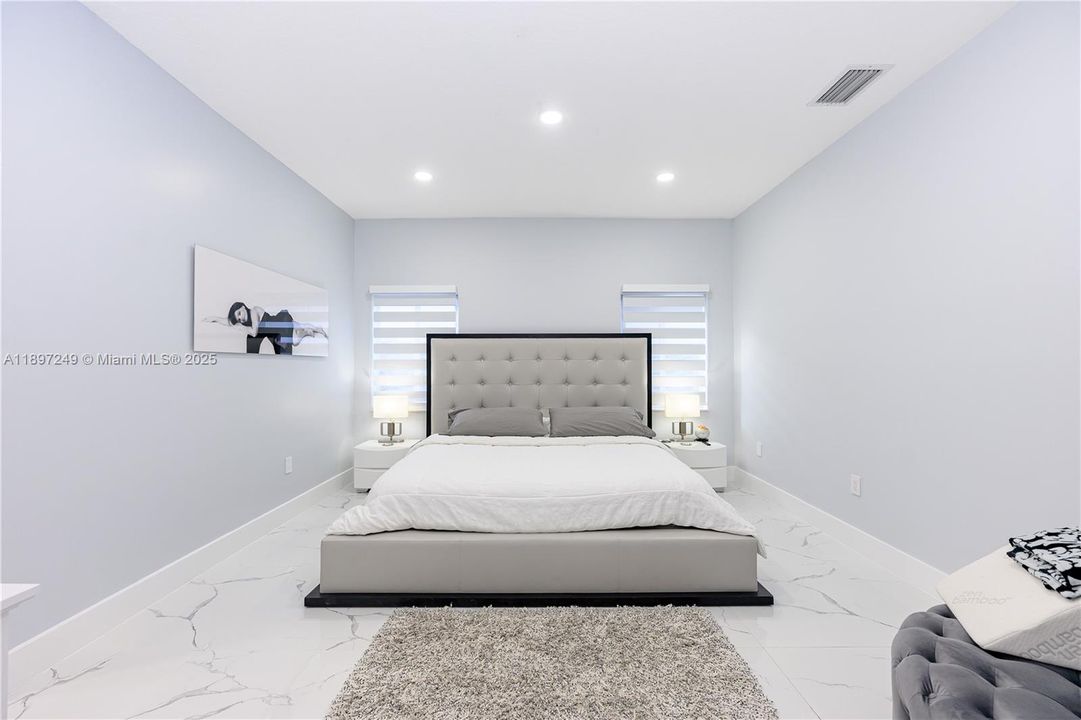 Recently Rented: $3,800 (3 beds, 2 baths, 1486 Square Feet)