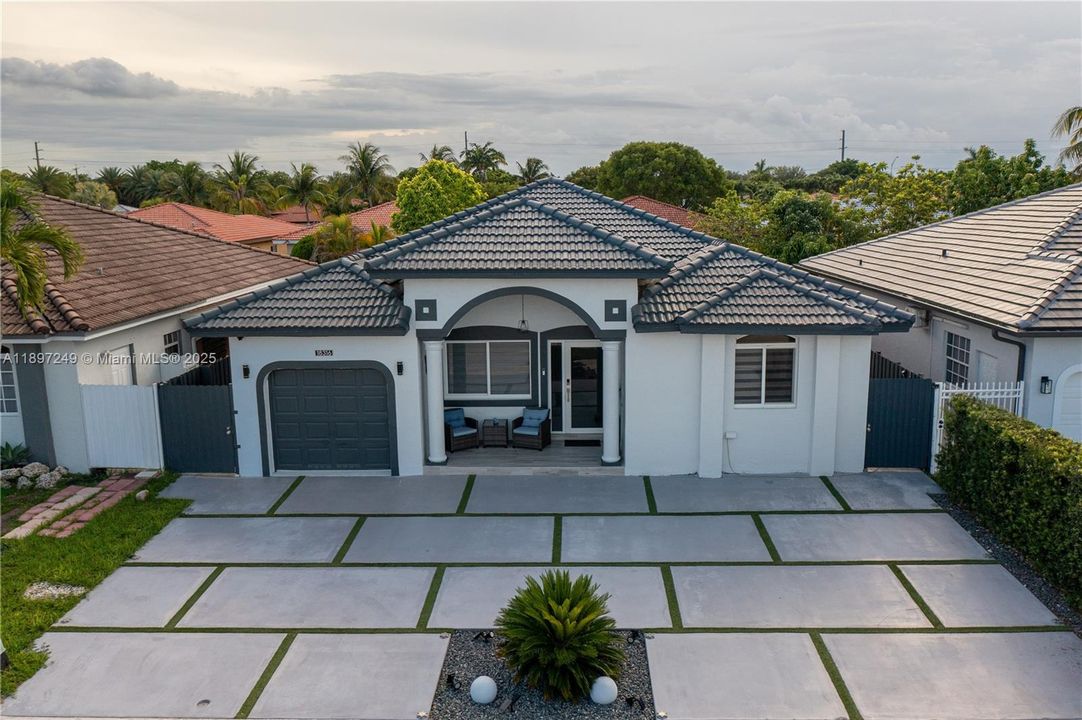 Recently Rented: $3,800 (3 beds, 2 baths, 1486 Square Feet)