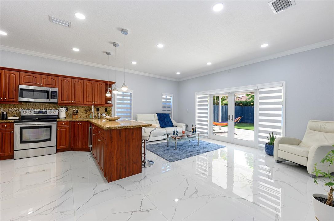 Recently Rented: $3,800 (3 beds, 2 baths, 1486 Square Feet)