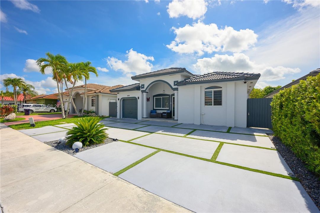 Recently Rented: $3,800 (3 beds, 2 baths, 1486 Square Feet)